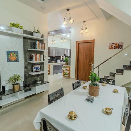 Dhruva - Luxury Villa In Cbd Ντεχραντούν Εξωτερικό φωτογραφία