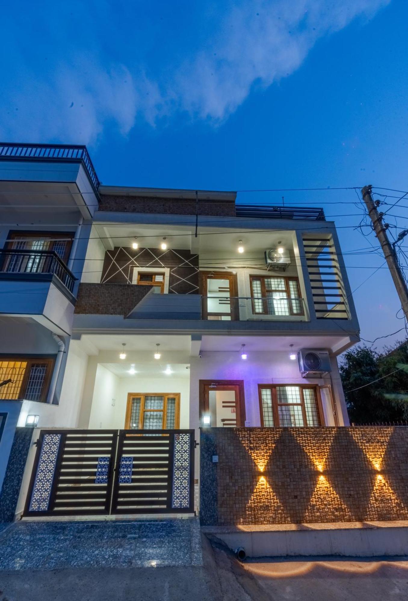 Dhruva - Luxury Villa In Cbd Ντεχραντούν Εξωτερικό φωτογραφία