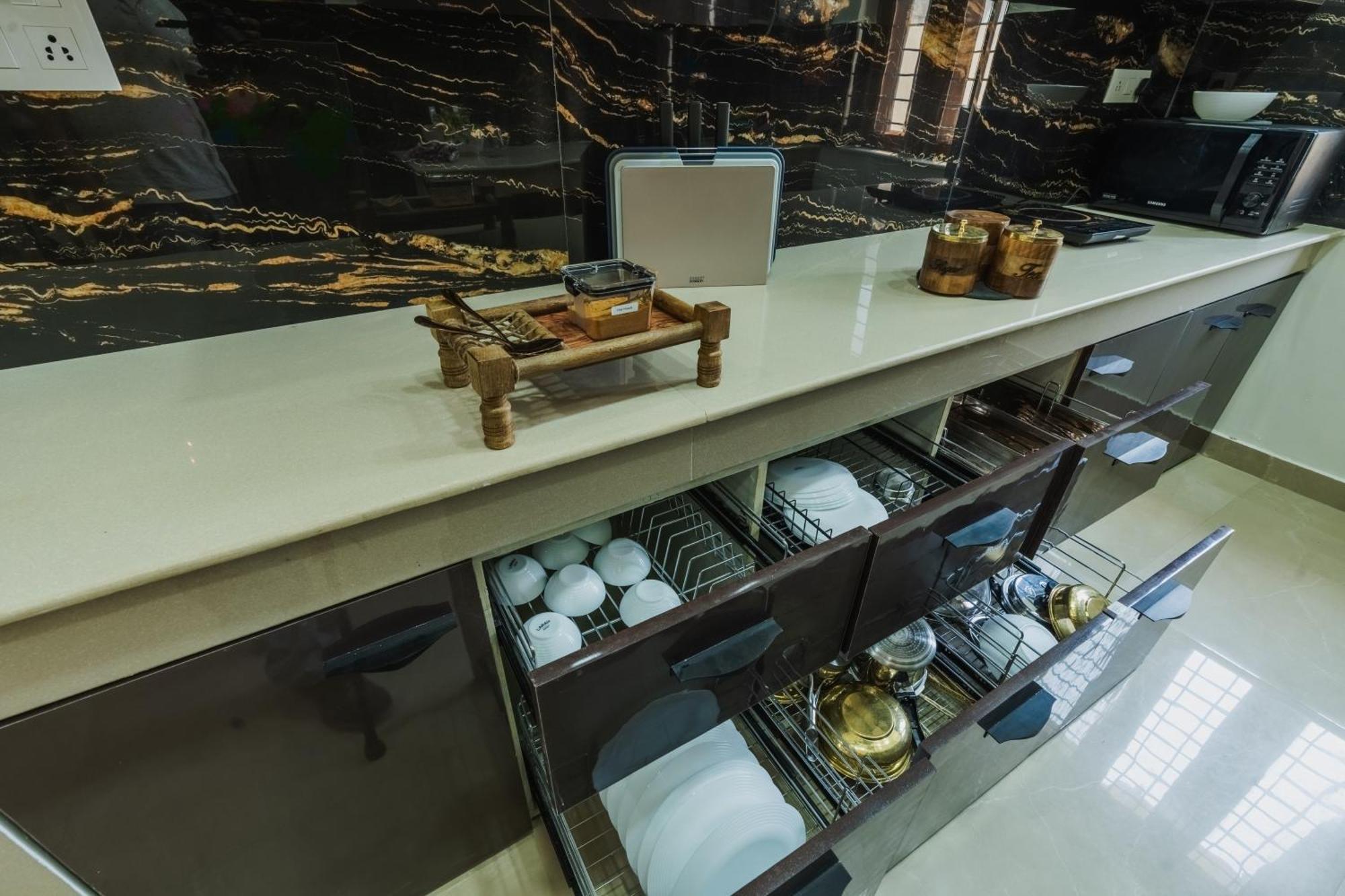 Dhruva - Luxury Villa In Cbd Ντεχραντούν Εξωτερικό φωτογραφία