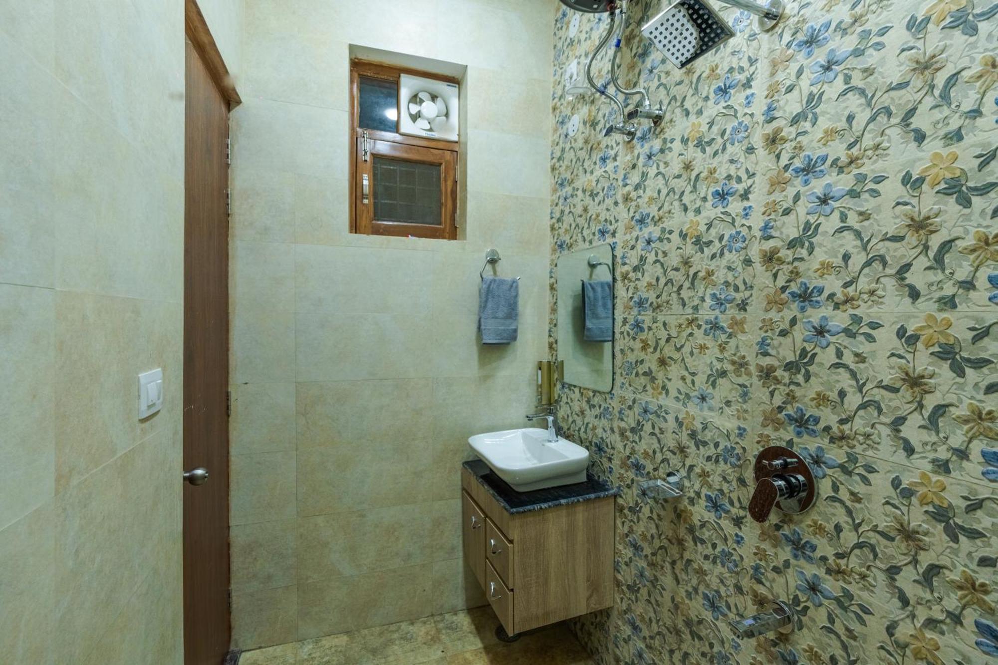 Dhruva - Luxury Villa In Cbd Ντεχραντούν Εξωτερικό φωτογραφία